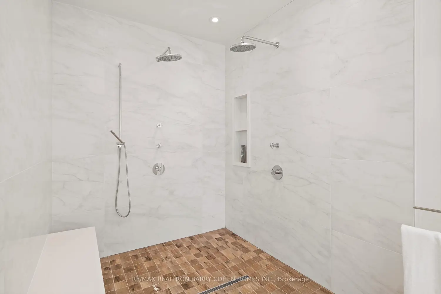 Additional image 17 of 468 Wellington Street 300