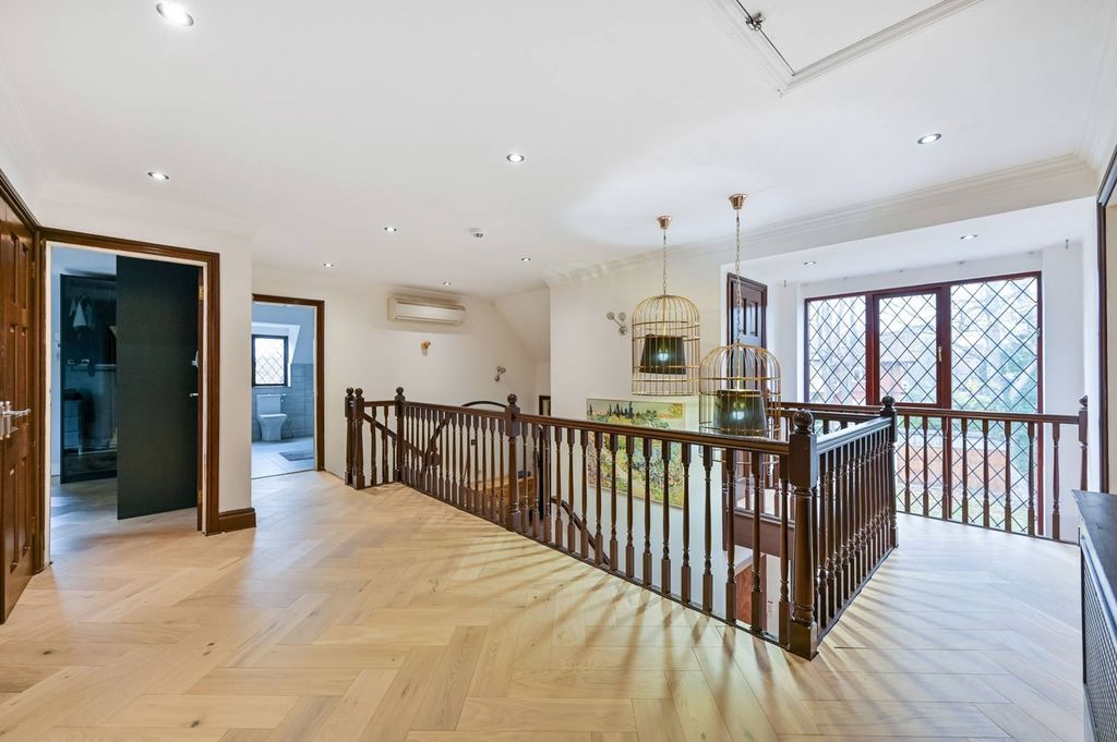 Additional image 10 of 5 bed detached house to rentThe Fisheries, Bray, Maidenhead SL6