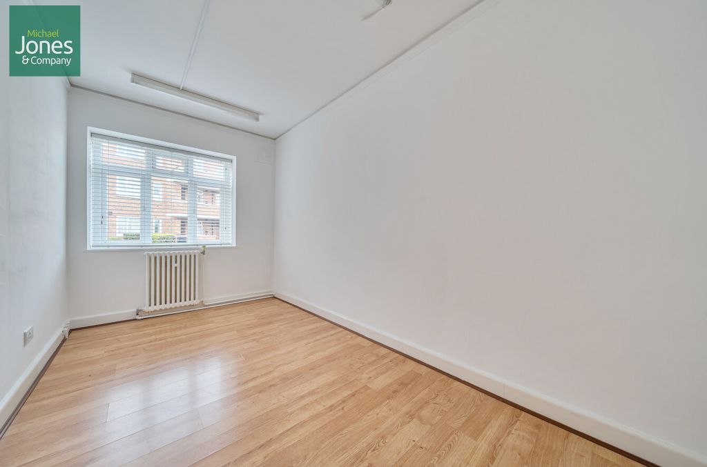 Additional image 6 of 2 bed flat to rentWinchelsea Gardens, Worthing, West Sussex BN11