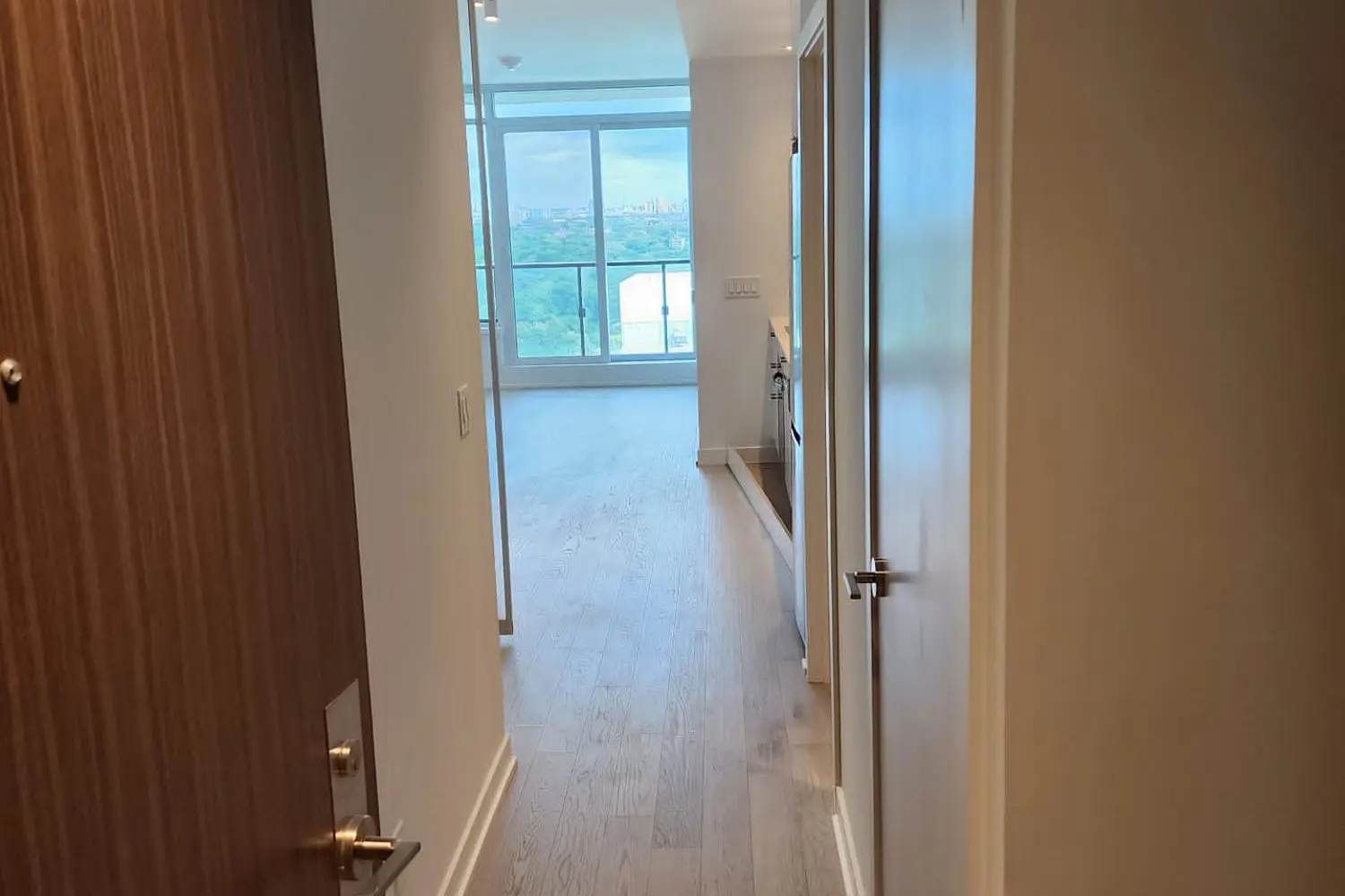 Additional image 2 of 1926 Lakeshore Boulevard 2805