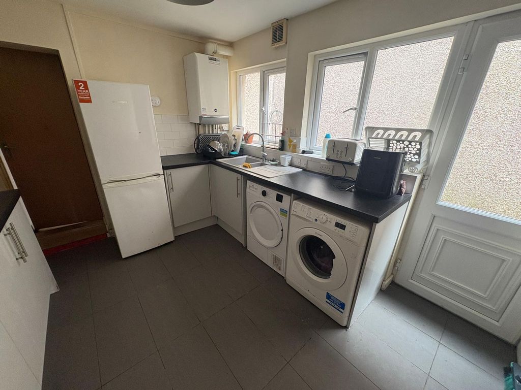 4 bed shared accommodation to rentCalvert Terrace, Swansea SA1 photo 2