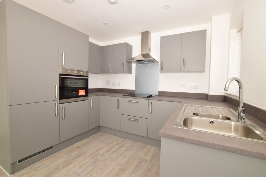 Additional image 2 of 2 bed flat to rentButtercup Road, Horsham RH12