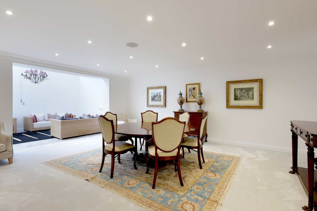 Additional image 8 of 8 bed detached house to rentDukes Kiln Drive, Gerrards Cross, Buckinghamshire SL9