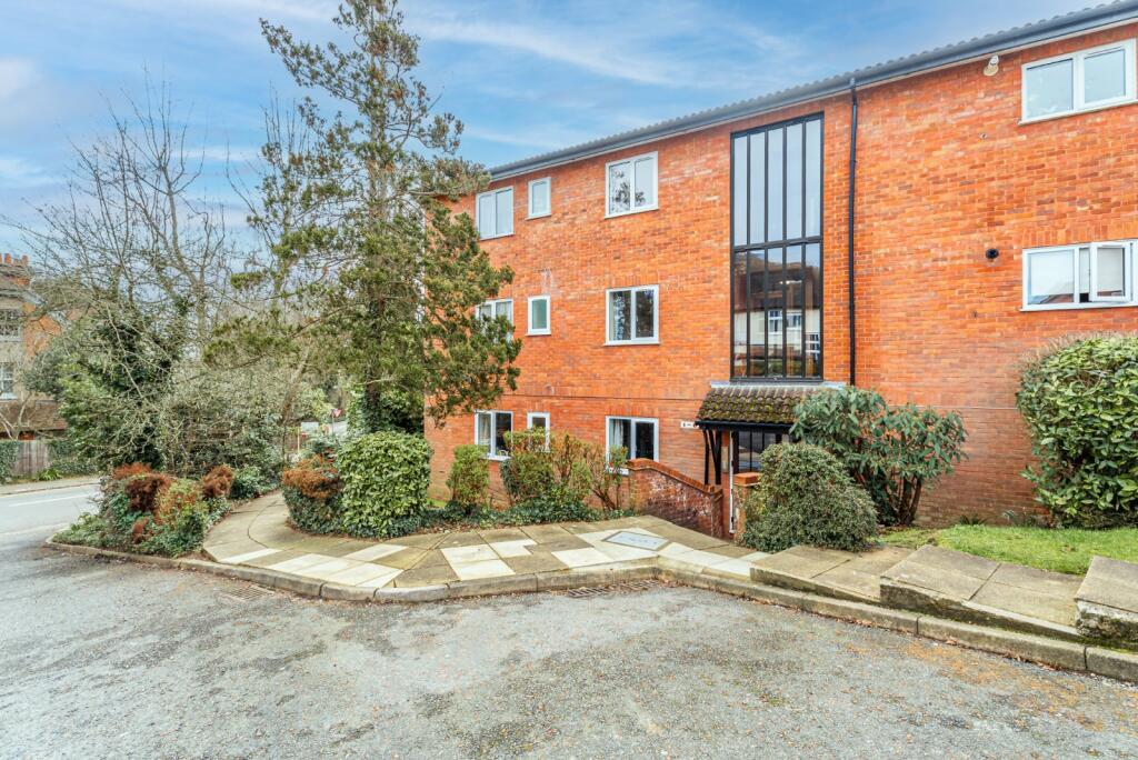 Battlefield Road, St. Albans, Hertfordshire, AL1