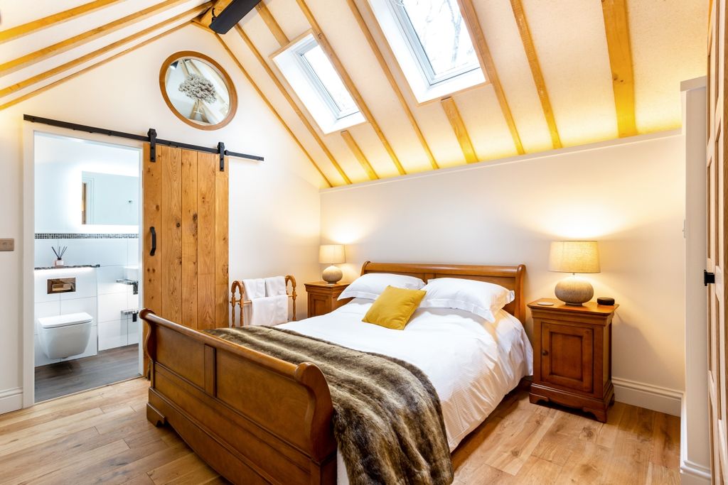 Additional image 3 of 1 bed bungalow to rentKerves Lane, Horsham RH13