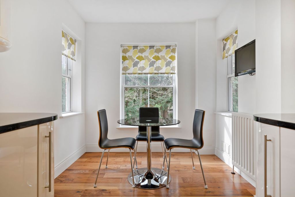 Additional image 4 of 2 bed flat to rentAgincourt, Ascot SL5