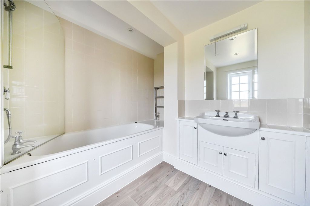 Additional image 12 of 4 bed detached house to rentThe Slade, Bucklebury, Berkshire RG7