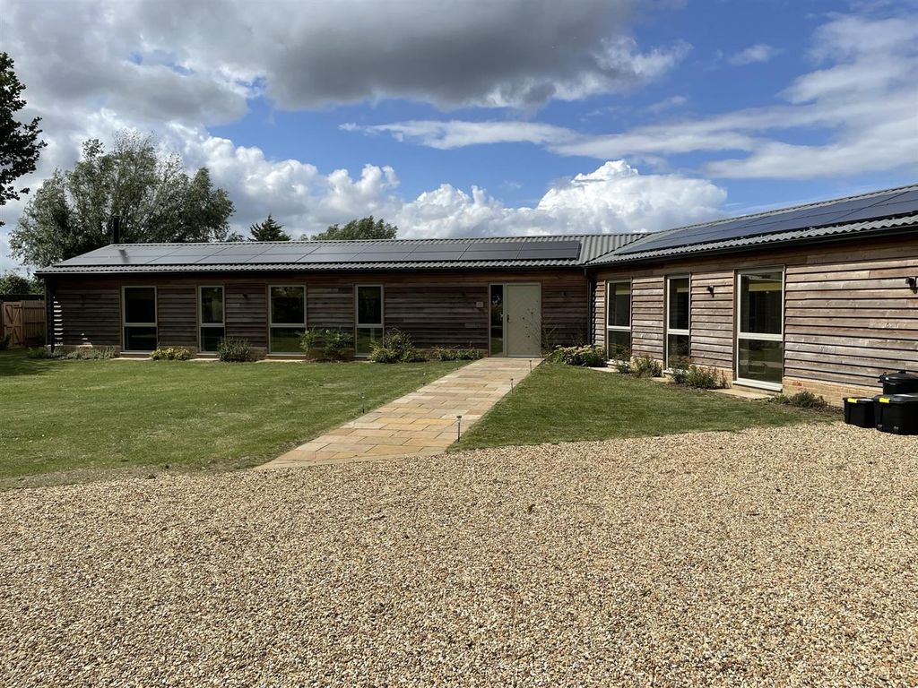 Additional image 2 of 4 bed detached bungalow to rentNewmarket Road, Stretham CB6