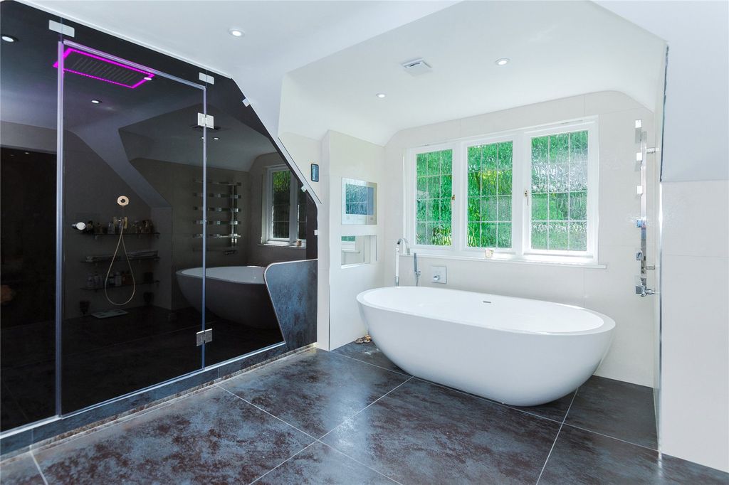 Additional image 10 of 6 bed detached house to rentDukes Kiln Drive, Gerrards Cross, Buckinghamshire SL9