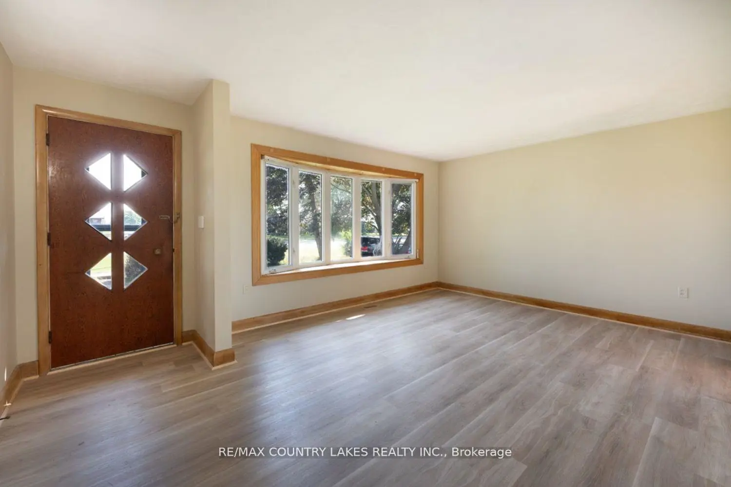 Additional image 9 of 895 Highway 7 Road