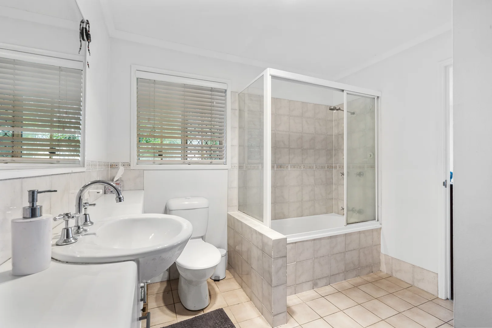 Additional image 9 of 8/18 Tallebudgera Creek Road, Burleigh Heads QLD 4220