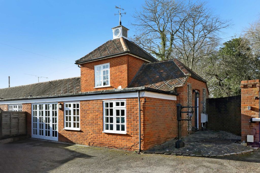 2 bed country house to rentHammersley Lane, Penn, Buckinghamshire HP10