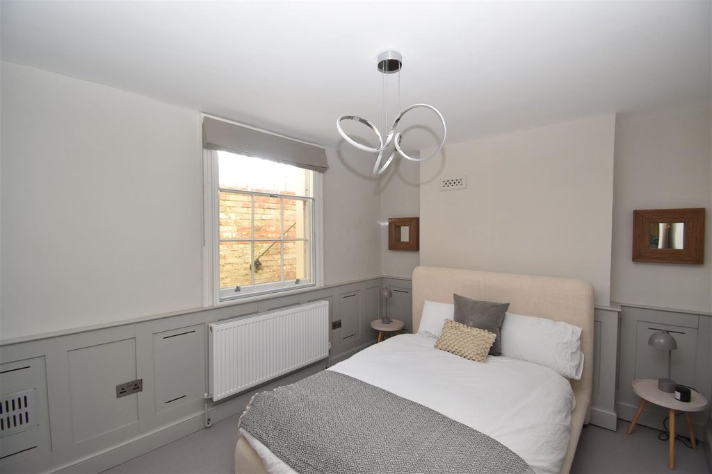 Additional image 11 of 2 bed flat to rentClarendon Crescent, Leamington Spa CV32