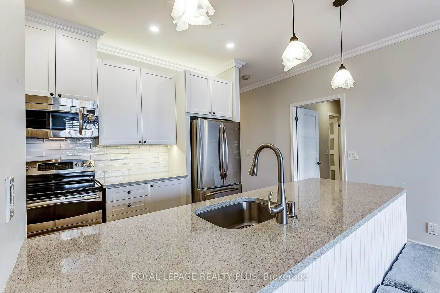 Additional image 10 of 980 Yonge Street 715