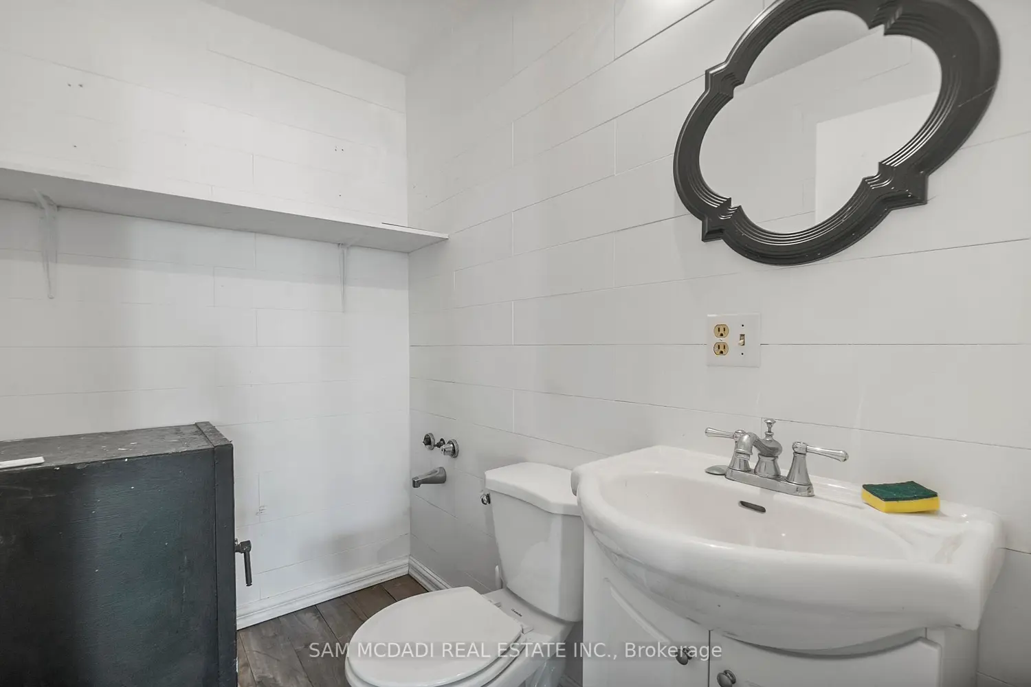 Additional image 8 of 2705 Laurier Street