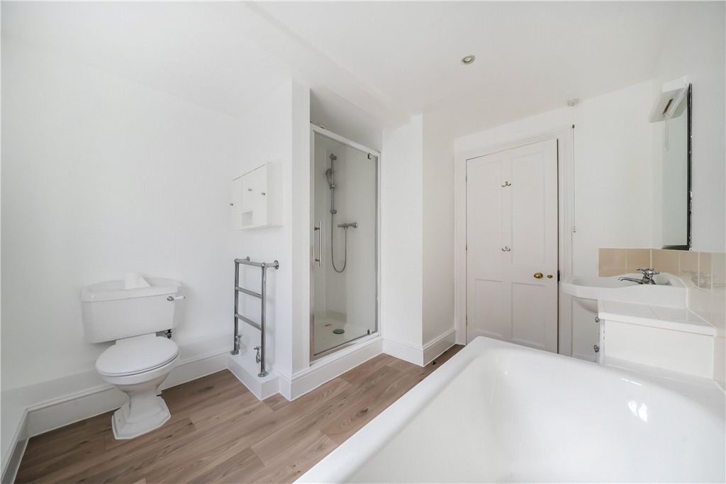Additional image 15 of 4 bed detached house to rentThe Slade, Bucklebury, Berkshire RG7