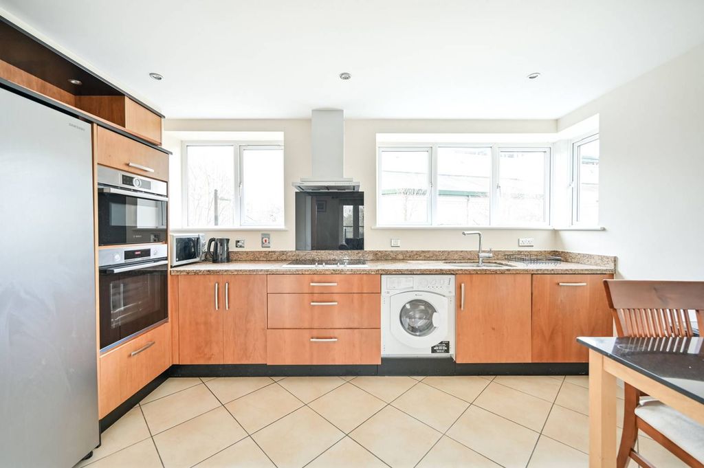 Additional image 12 of 3 bed flat to rentStrand Drive, Kew, Richmond TW9