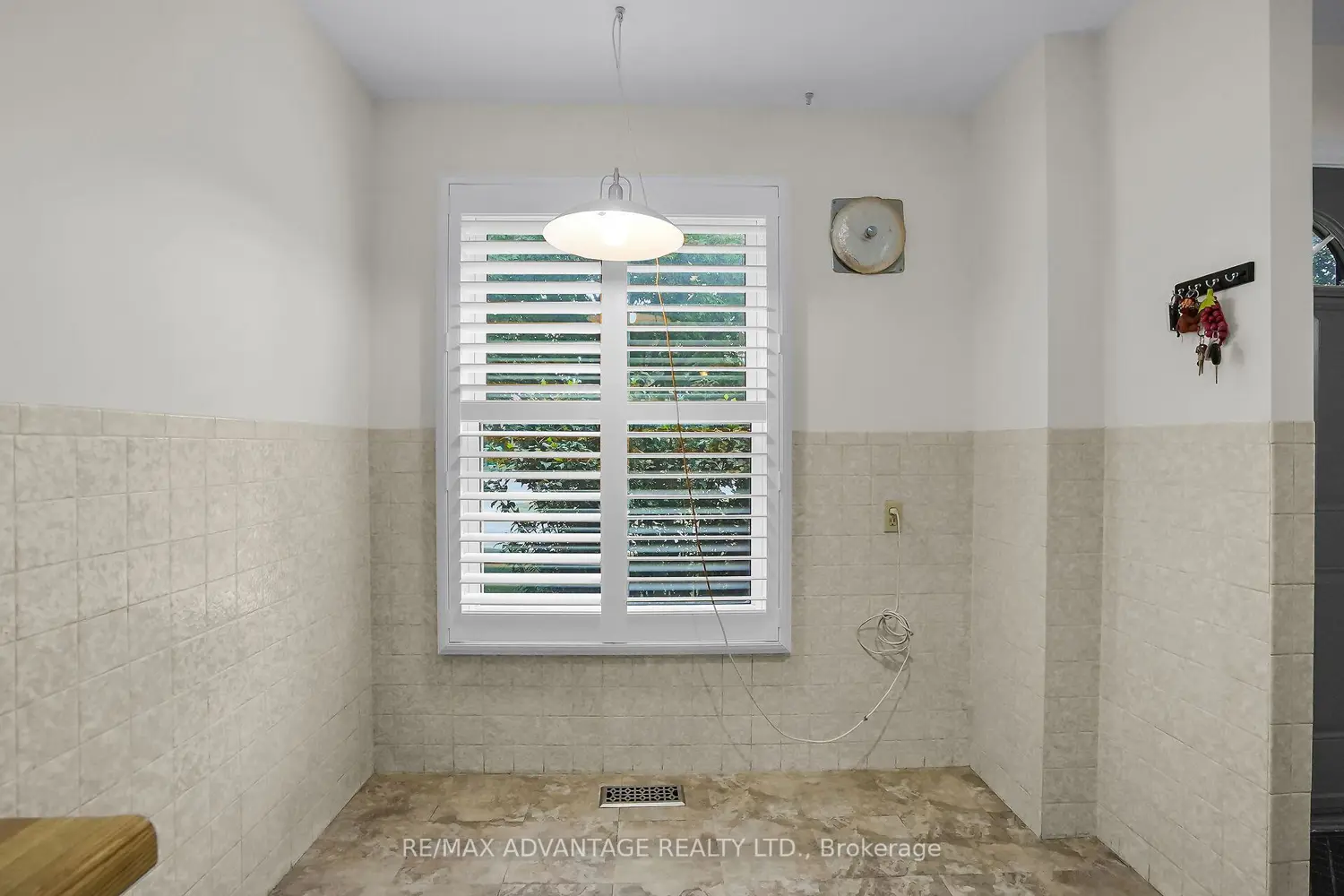 Additional image 5 of 634 Wonderland Road 60