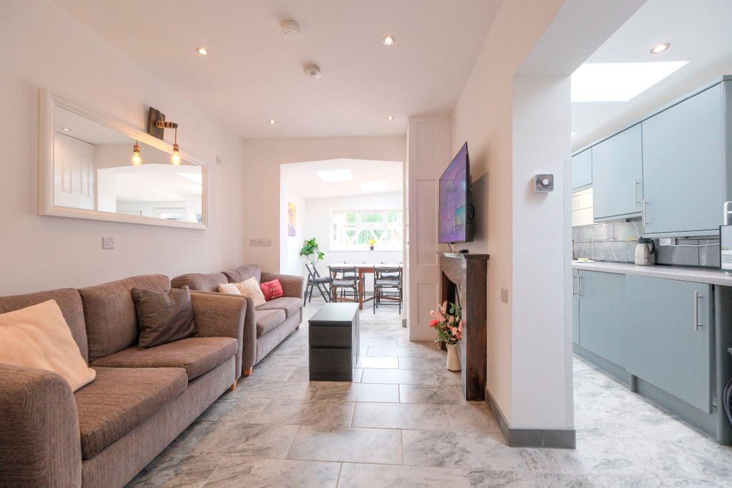Additional image 3 of 5 bed semi-detached house to rentDouglas Road, Horfield, Bristol BS7