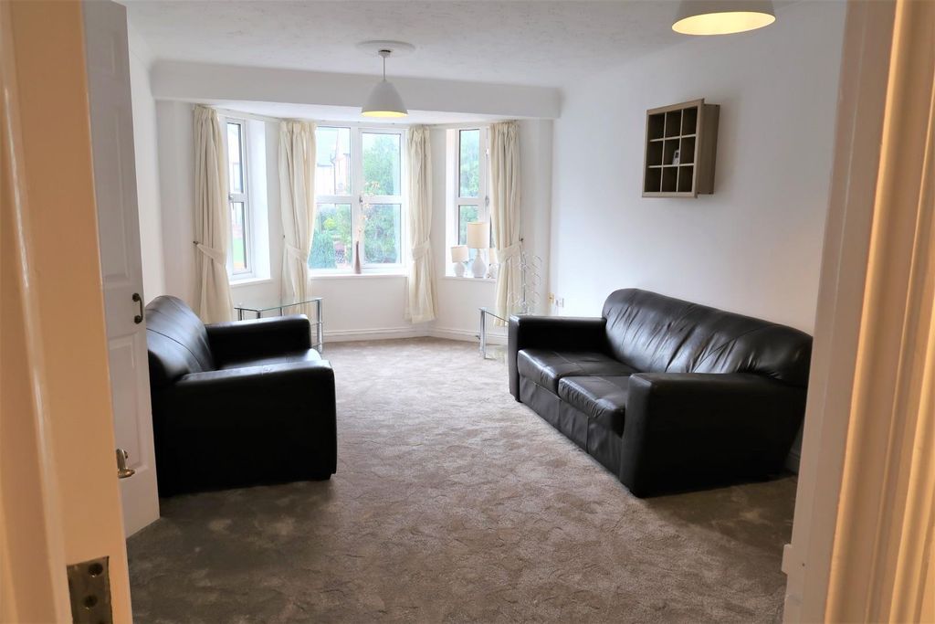 Additional image 3 of 2 bed flat to rentAlexandra Court The Esplanade, Penarth CF64