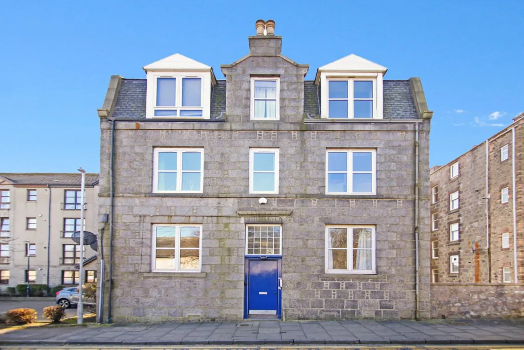 2 bed flat to rentRoslin Place, Aberdeen AB24