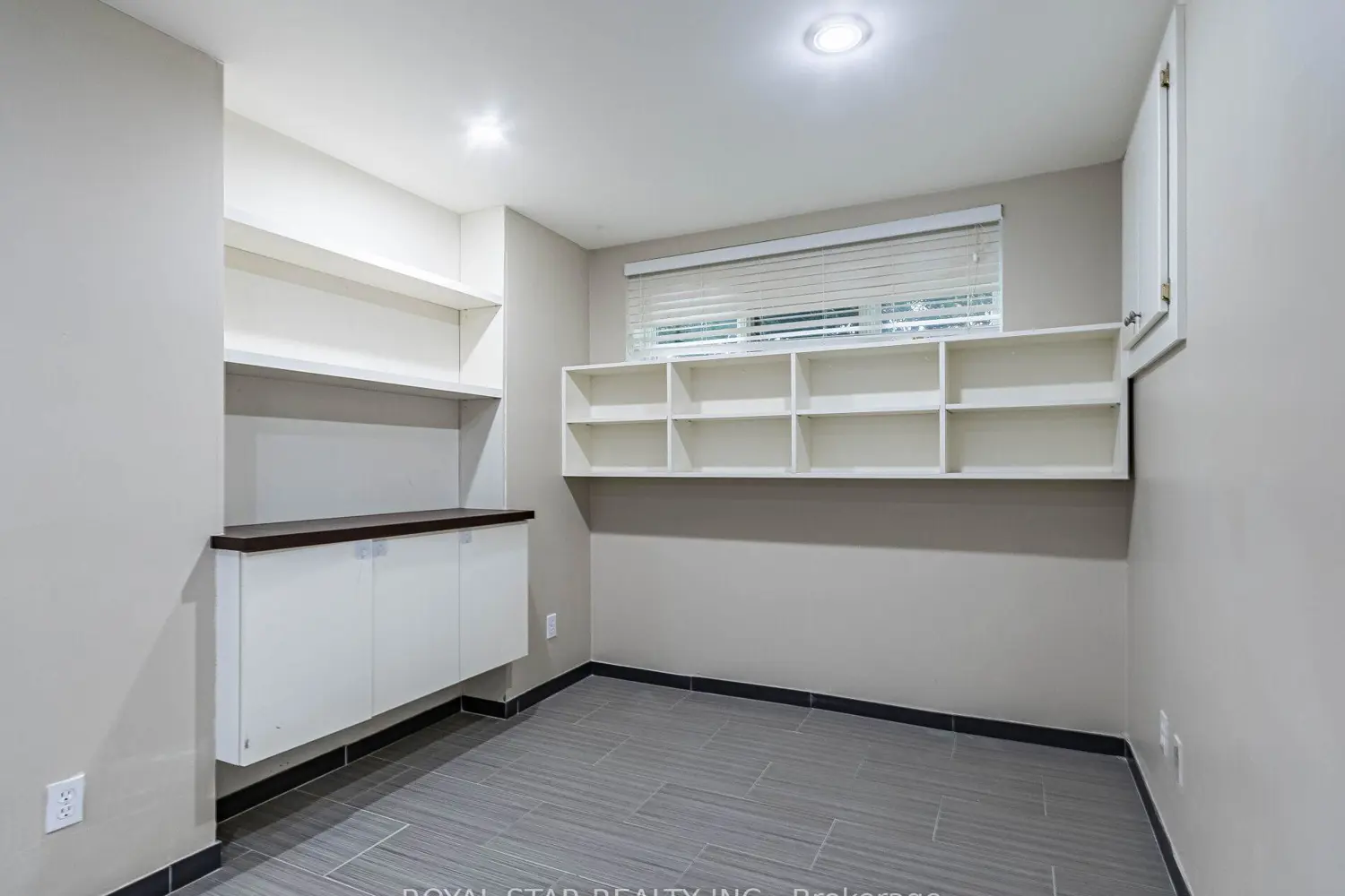 Additional image 16 of 18 Woodside Square