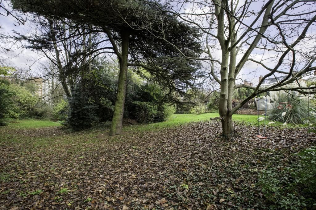Additional image 13 of 2 bed flat to rentClarendon Crescent, Leamington Spa CV32
