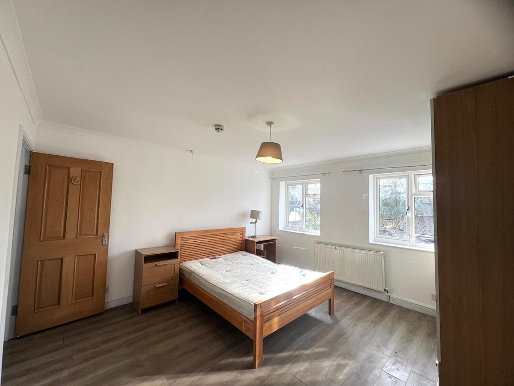 Additional image 2 of 10 bed detached house to rentSomerset Way, Iver SL0