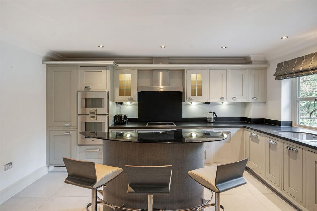 Additional image 8 of 2 bed flat to rentBrockenhurst Road, Ascot SL5