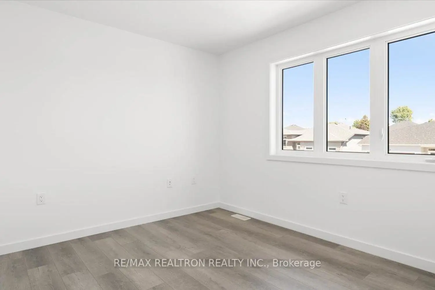 Additional image 7 of 11 Summit Crescent