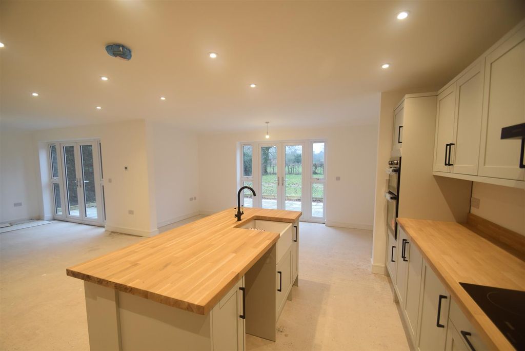 Additional image 2 of 5 bed detached house to rentShrewsbury Road, Edgmond, Newport TF10