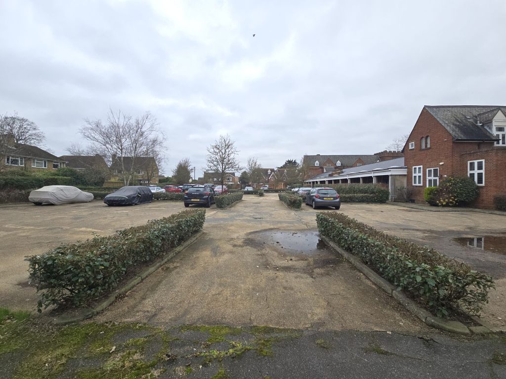 Additional image 17 of 2 bed flat to rentConvent Court, Windsor SL4
