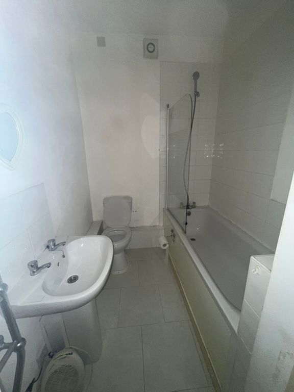 Additional image 6 of 1 bed flat to rentStation Road, Llanelli SA15