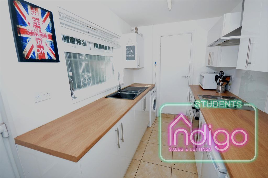 Additional image 11 of 5 bed property to rentAshfields New Road, Newcastle ST5