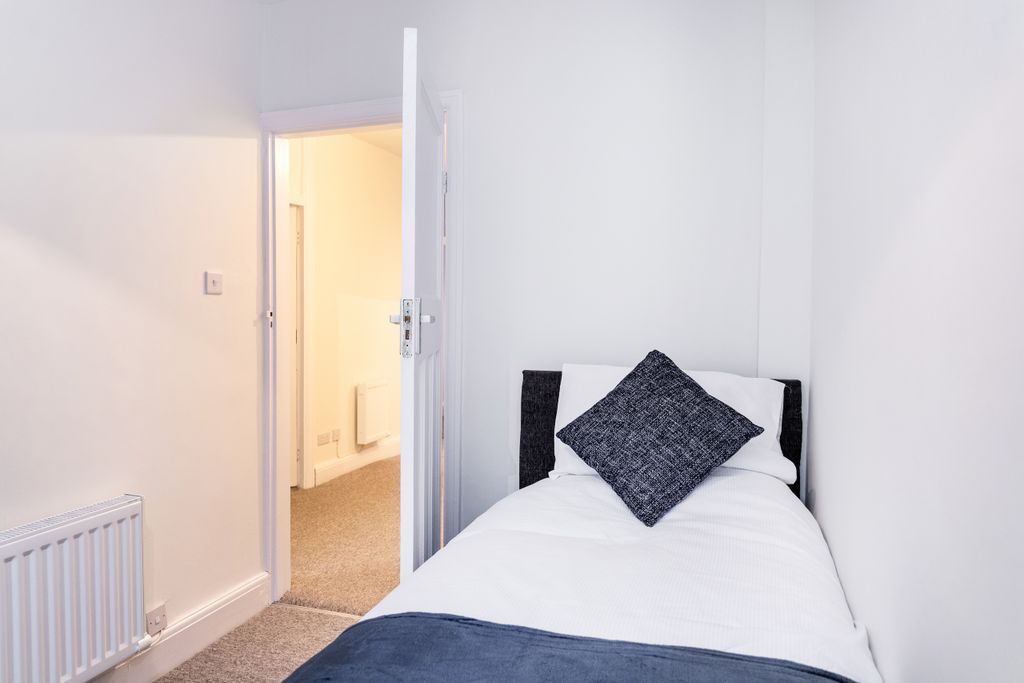 Additional image 8 of 3 bed flat to rentDownend Road, Downend, Bristol, Gloucestershire BS16