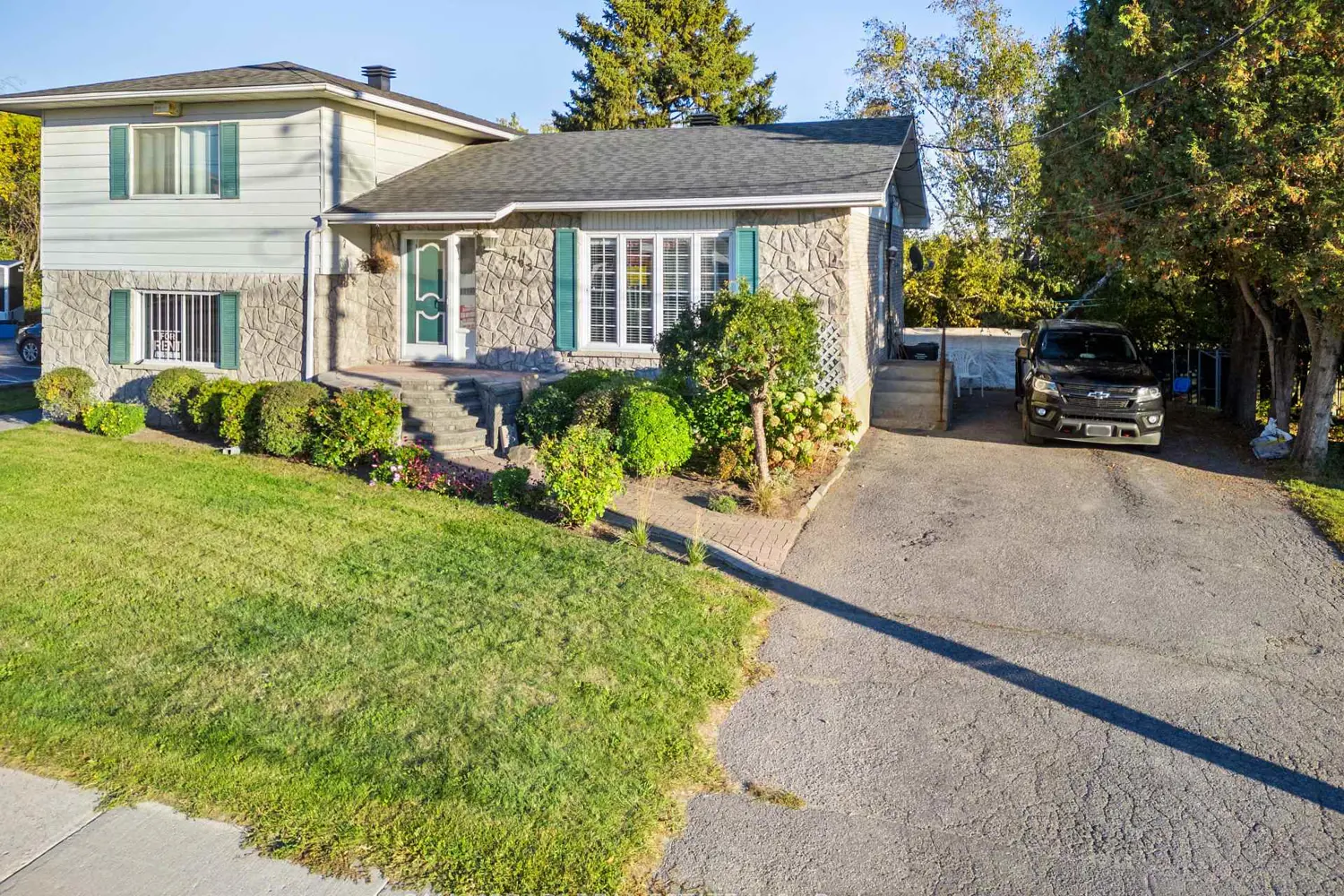 Additional image 3 of 2705 Laurier Street