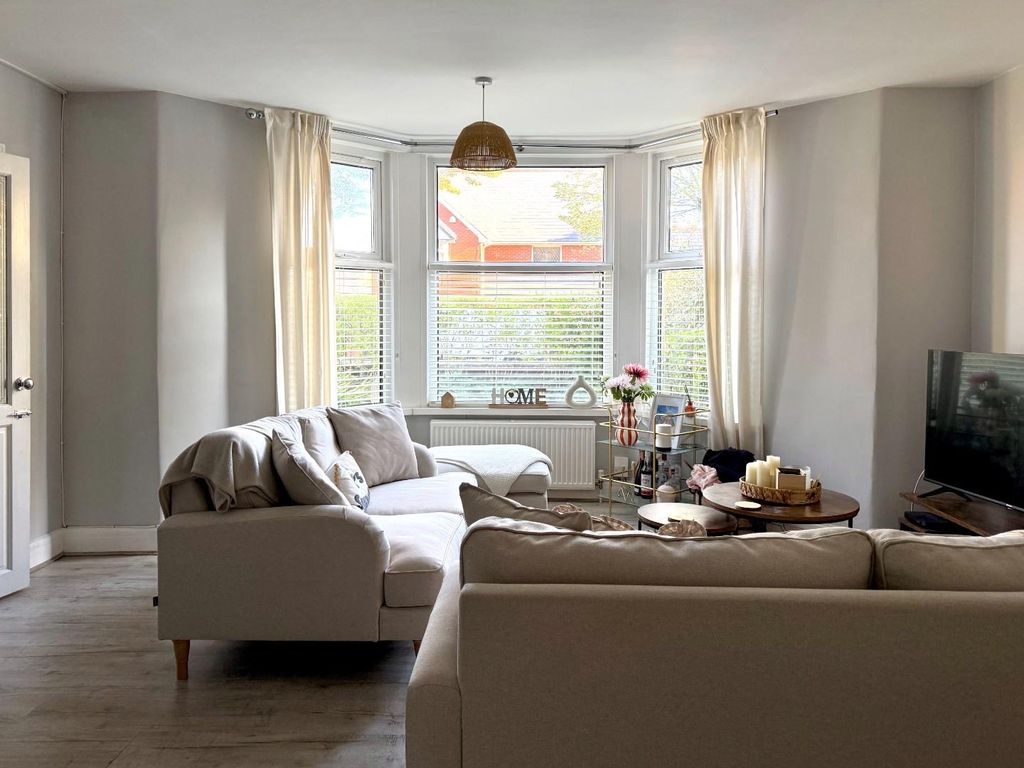 Additional image 2 of 2 bed flat to rentRosebery Place, Penarth CF64