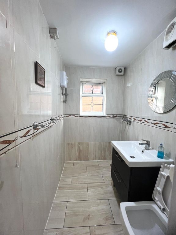 Additional image 23 of 10 bed detached house to rentSomerset Way, Iver SL0