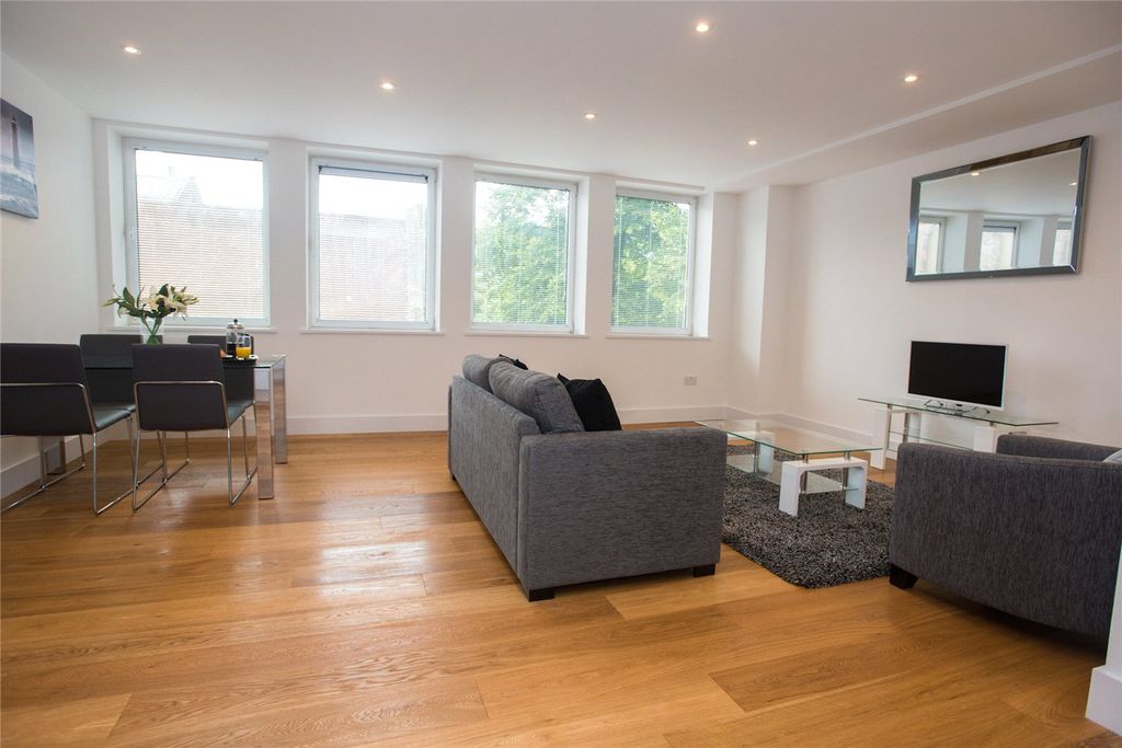 Additional image 4 of 2 bed flat to rentSussex House, The Forbury, Reading, Berkshire RG1