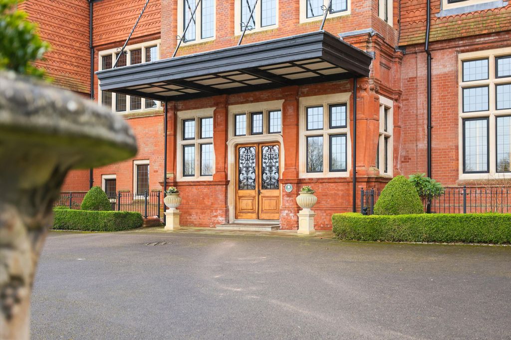 Additional image 13 of 3 bed flat to rentOckham Lane, Cobham, Surrey KT11