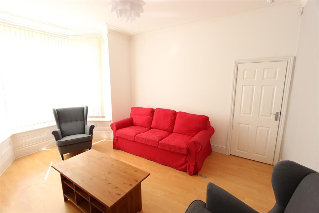 5 bed shared accommodation to rentHunter House Road, Sheffield, . S11 photo 2