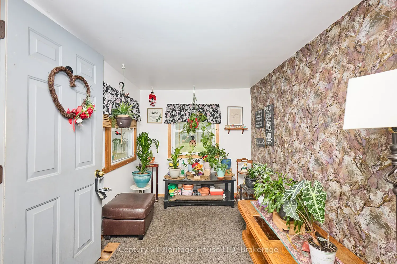 690 Bridge Street photo 2