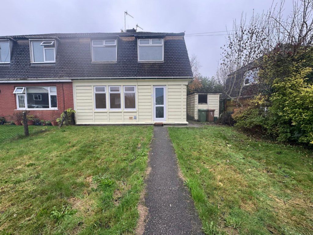 3 bed property to rent27 Meadow Road, Springfield, Pontllanfraith NP12