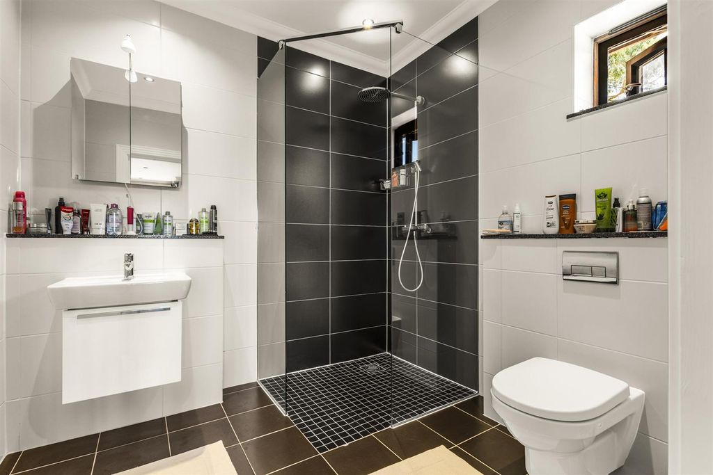 Additional image 20 of 6 bed detached house to rentChavey Down Road, Winkfield Row, Bracknell RG42