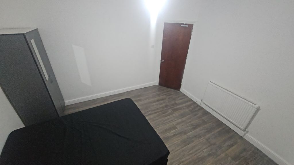Additional image 3 of 8 bed shared accommodation to rentBiscot Road, Luton LU3