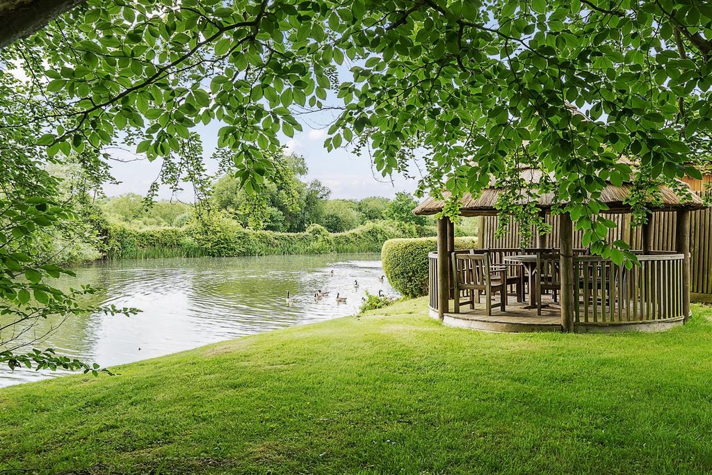 Additional image 43 of 6 bed detached house to rentPelhams Walk, Esher KT10