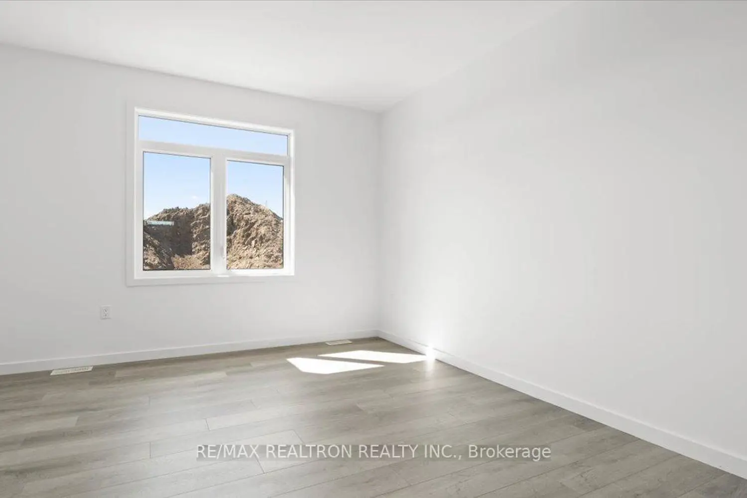 Additional image 8 of 47 Summit Crescent