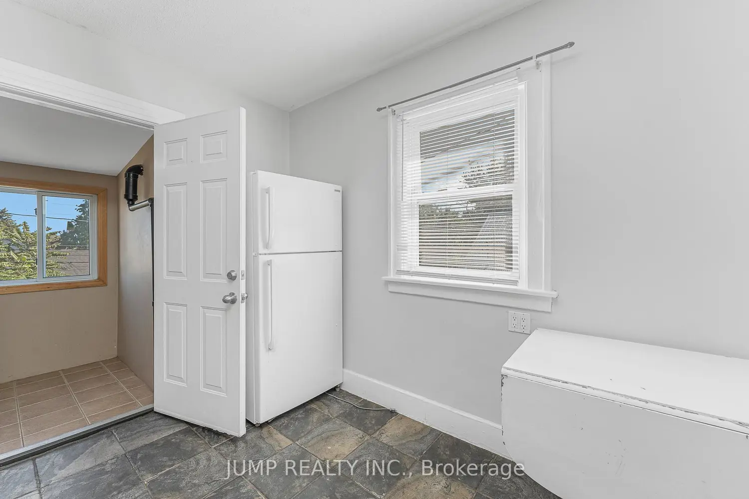 Additional image 15 of 842-844 Ellrose Avenue