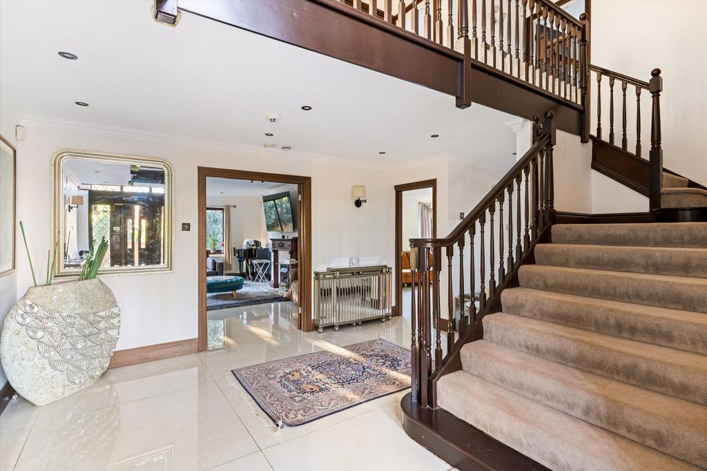 Additional image 3 of 5 bed detached house to rentLowlands, Fishery Road, Maidenhead, Berkshire SL6