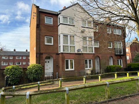 Alfred Mews, Liverpool L1